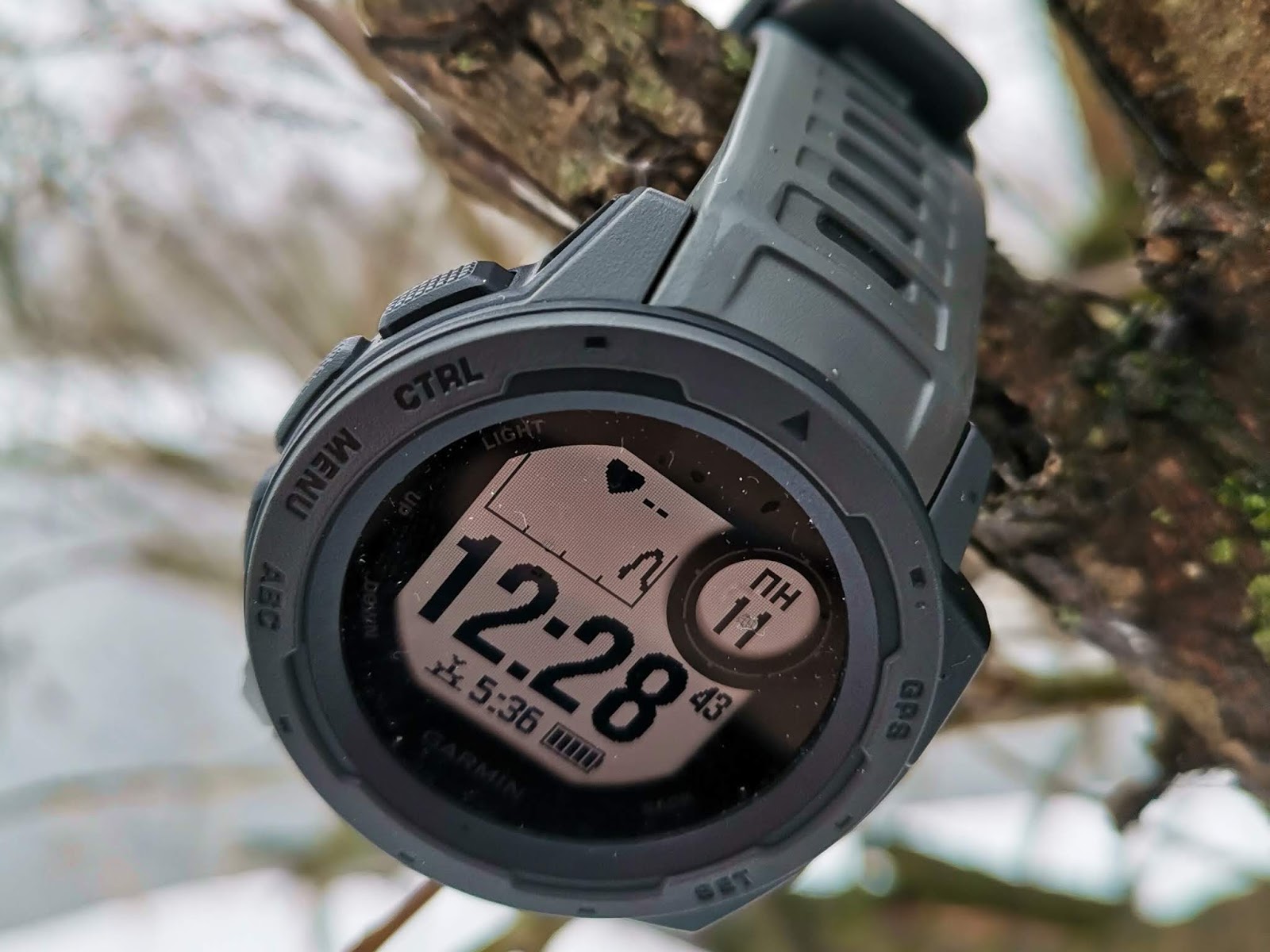 Обзор мультиспортивных часов Garmin Instinct